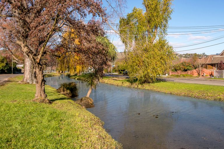 Photo of property in 123 Fifield Terrace, Opawa, Christchurch, 8023