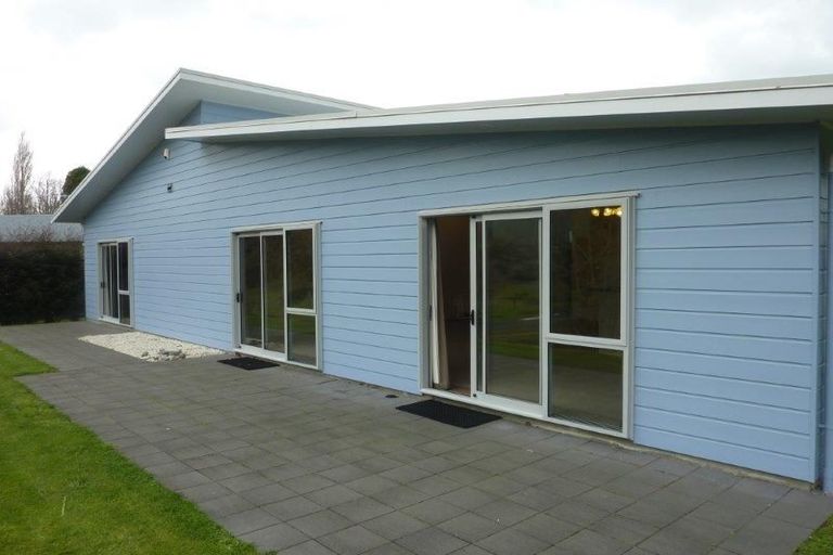 Photo of property in 2 Lakemere Way, Kinloch, Taupo, 3377