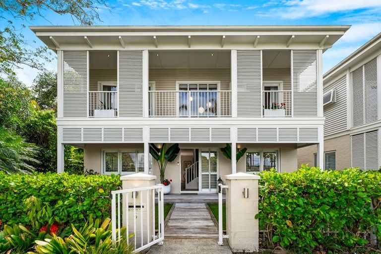 Photo of property in 6 Puriri Boulevard, Orewa, 0931