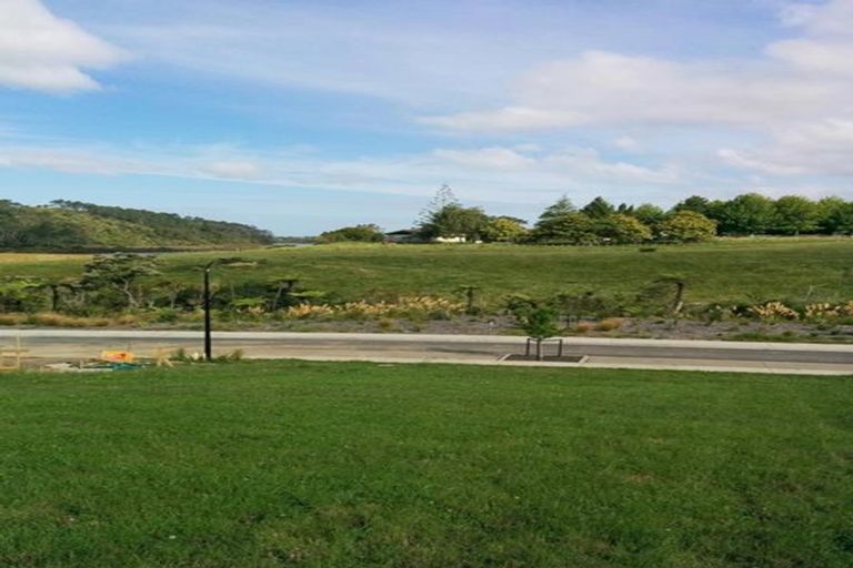 Photo of property in 16 Tauwaka Crescent, Riverhead, 0820