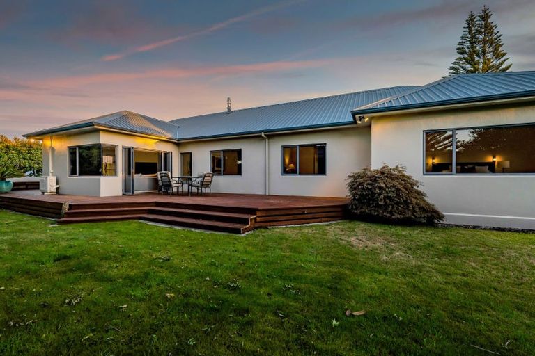 Photo of property in 92 Govett Avenue, Frankleigh Park, New Plymouth, 4310