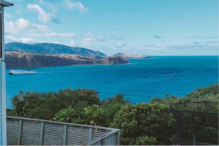 Photo of property in 18 Signallers Grove, Strathmore Park, Wellington, 6022