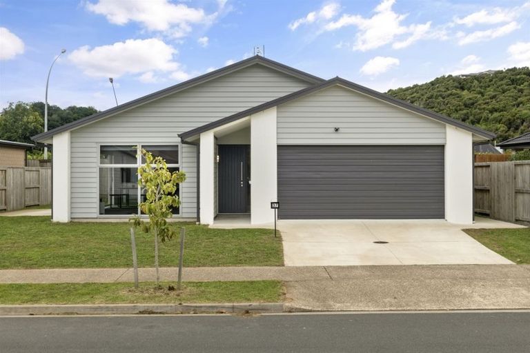 Photo of property in 37 Awataha Crescent, Pyes Pa, Tauranga, 3110