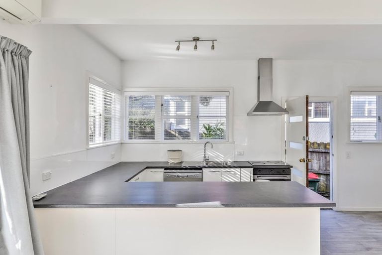 Photo of property in 17 Tyburnia Avenue, Mount Albert, Auckland, 1025