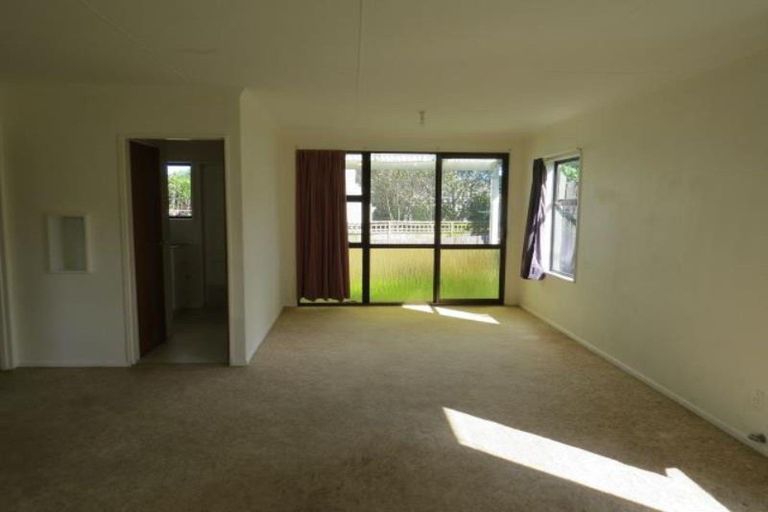 Photo of property in 2/19 Karamu Street, Strandon, New Plymouth, 4312