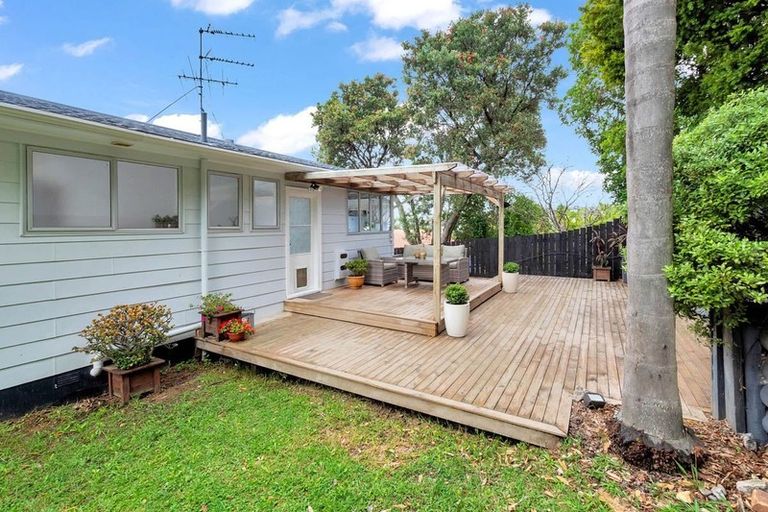 Photo of property in 1/18 Clensmore Place, Torbay, Auckland, 0630
