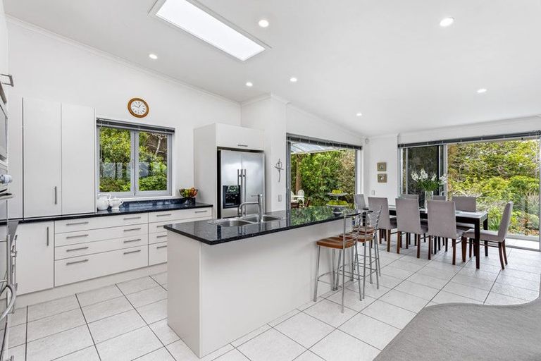Photo of property in 88 Grovenor Drive, Orewa, 0931