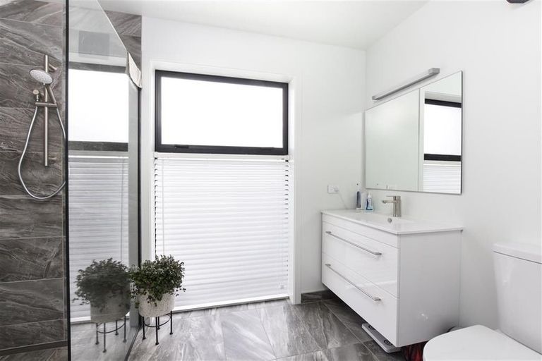 Photo of property in 51 Glendevon Place, Vauxhall, Dunedin, 9013