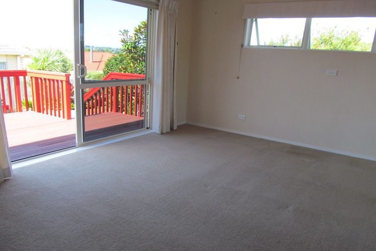 Photo of property in 11 Kath Hopper Drive, Orewa, 0931