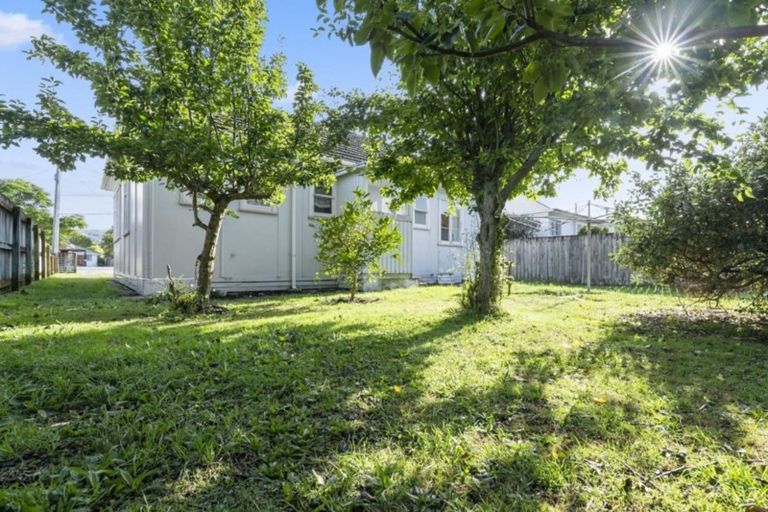 Photo of property in 180 Naenae Road, Naenae, Lower Hutt, 5011