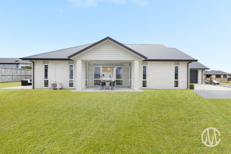 Photo of property in 51 Golden Sands Drive, Papamoa Beach, Papamoa, 3118