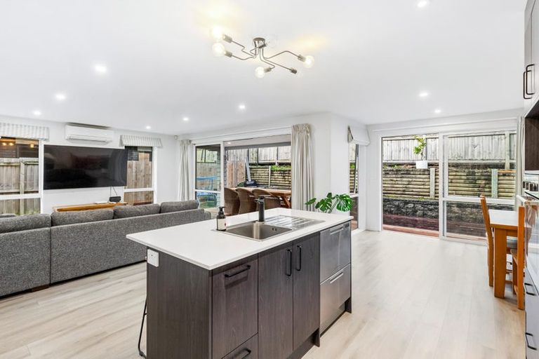 Photo of property in 36 Accolage Boulevard, Kumeu, 0810