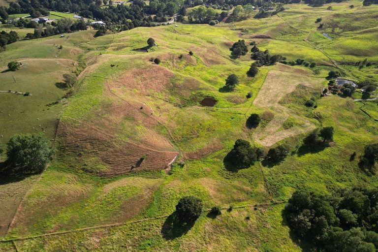 Photo of property in 118 Paparoa Station Road, Paparoa, 0571