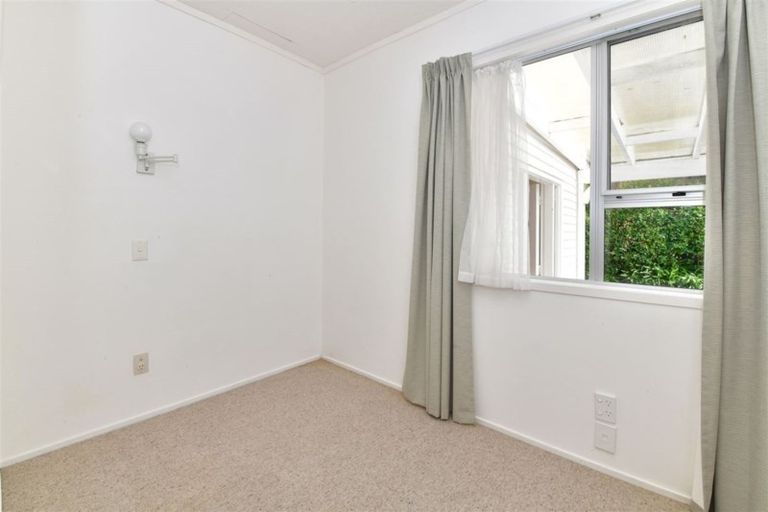 Photo of property in 22a Tindalls Bay Road, Tindalls Beach, Whangaparaoa, 0930