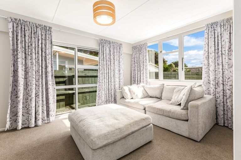 Photo of property in 90 Main Road, Titahi Bay, Porirua, 5022