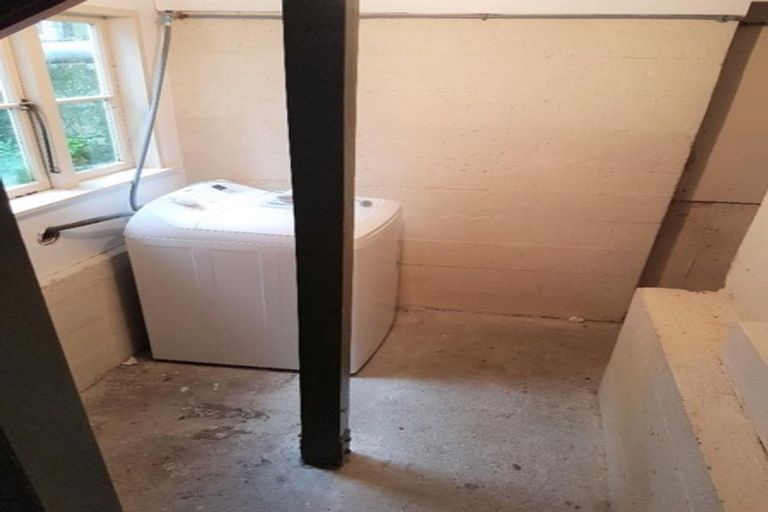 Photo of property in 50 Connaught Terrace, Brooklyn, Wellington, 6021