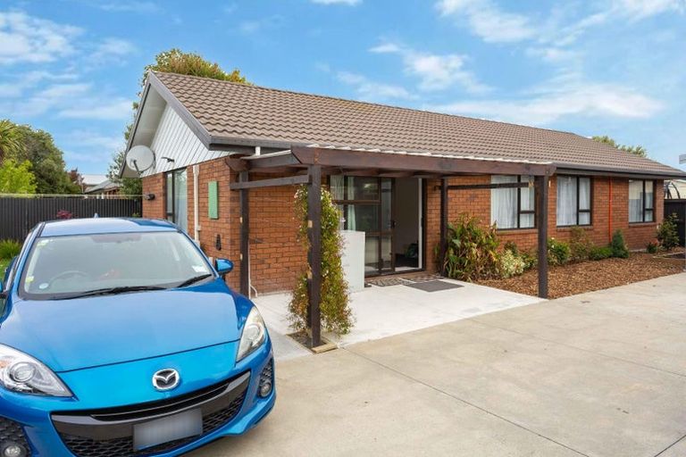 Photo of property in 2 Dickson Crescent, Hornby, Christchurch, 8042