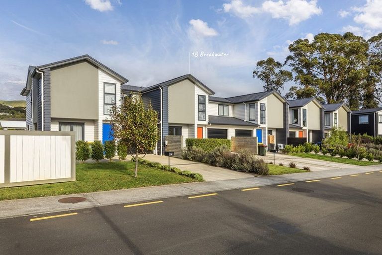Photo of property in 1b Breakwater Way, Whitby, Porirua, 5024