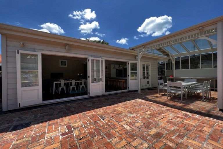 Photo of property in 8 Cheltenham Road, Devonport, Auckland, 0624