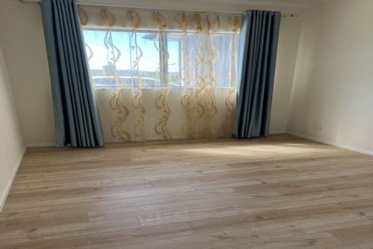 Photo of property in 12 Te Awa Place, Red Beach, 0932