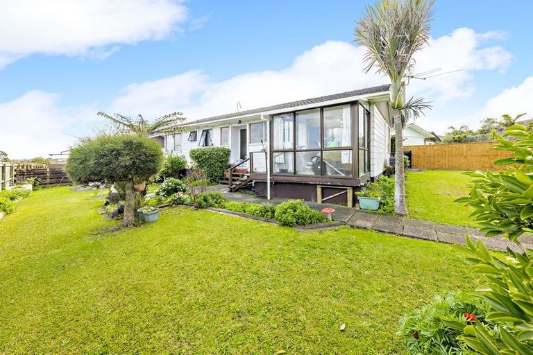 Photo of property in 2/17 Shalimar Place, Clover Park, Auckland, 2019