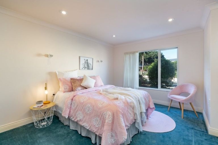 Photo of property in 22 Ara Kuaka, Waikanae Beach, Waikanae, 5036