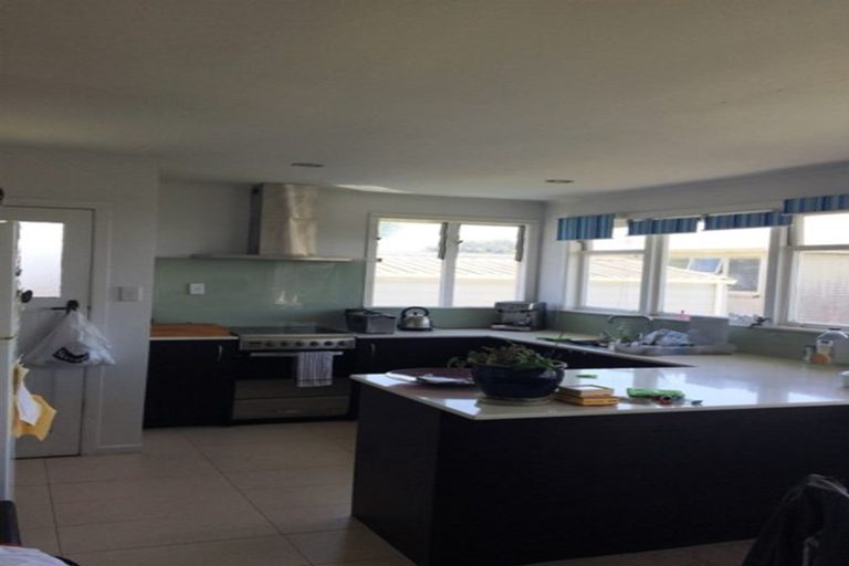 Photo of property in 90 Knights Road, Rothesay Bay, Auckland, 0630