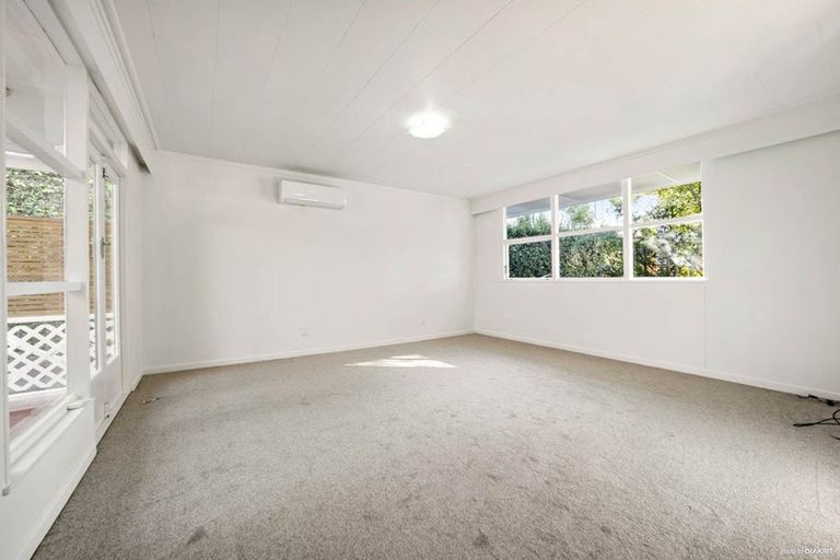 Photo of property in 1/51 Forrest Hill Road, Milford, Auckland, 0620