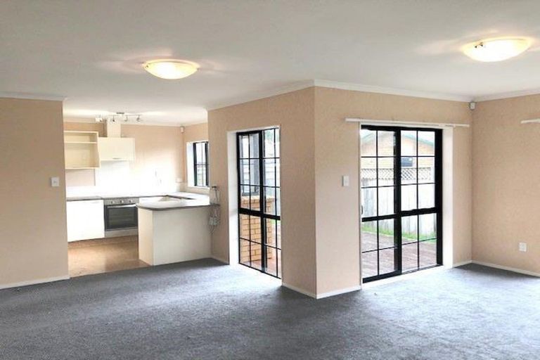 Photo of property in 8 Cottesmore Place, Huntington Park, Auckland, 2013