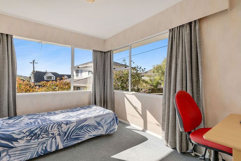 Photo of property in 25 Larsen Crescent, Tawa, Wellington, 5028