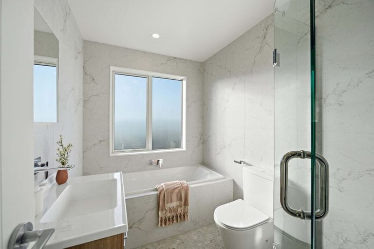 Photo of property in 2/3 Corrella Road, Belmont, Auckland, 0622