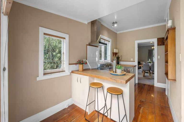 Photo of property in 27 Oxford Street, Fairfield, Hamilton, 3214