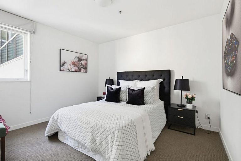 Photo of property in Montreaux Apartments, 9i/164 The Terrace, Wellington Central, Wellington, 6011