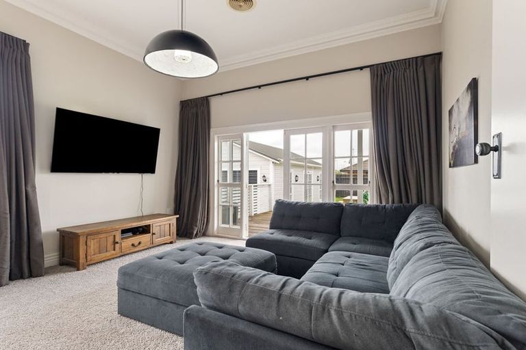 Photo of property in 17 Perrin Place, Kelvin Grove, Palmerston North, 4414