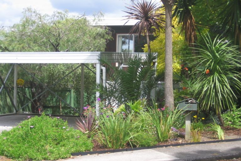 Photo of property in 36 James Evans Drive, Northcote, Auckland, 0627