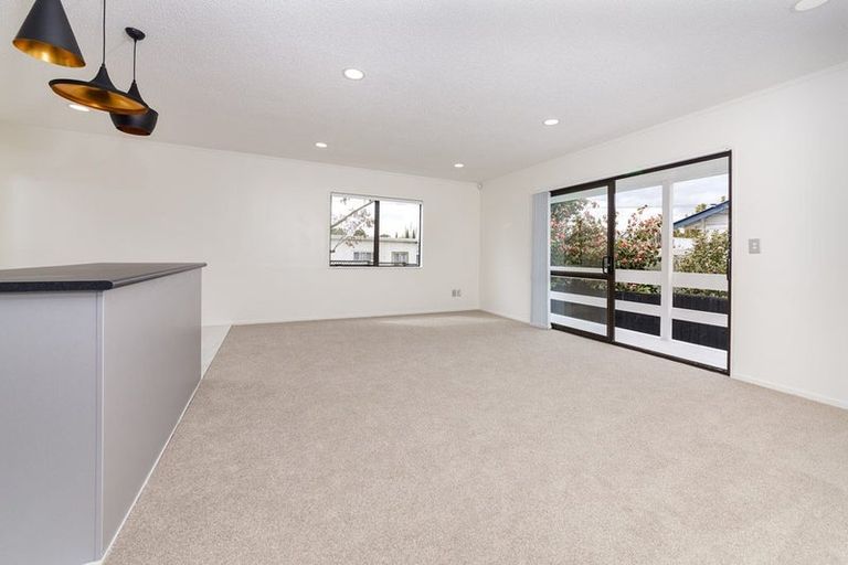 Photo of property in 1/41 Sabulite Road, Kelston, Auckland, 0602