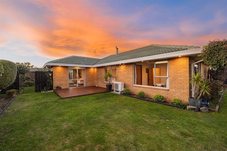 Photo of property in 24 Takaro Avenue, Sockburn, Christchurch, 8042