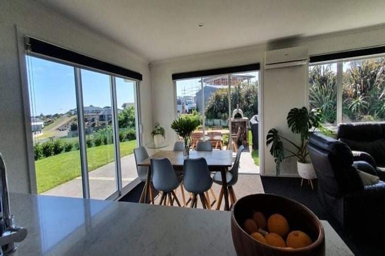 Photo of property in 33 Golf Vue Place, Castlecliff, Whanganui, 4501