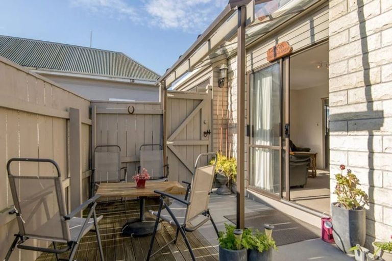 Photo of property in 2/92 North Avon Road, Richmond, Christchurch, 8013