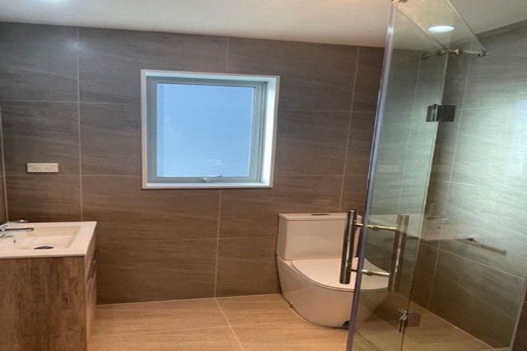 Photo of property in 15a Crestview Rise, Papakura, 2110