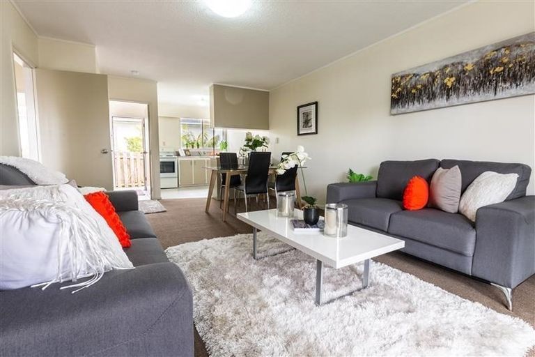 Photo of property in 2/200 Chivalry Road, Glenfield, Auckland, 0629