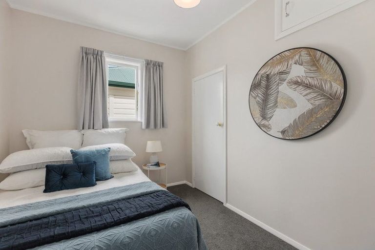 Photo of property in 4a Tarawera Road, Johnsonville, Wellington, 6037