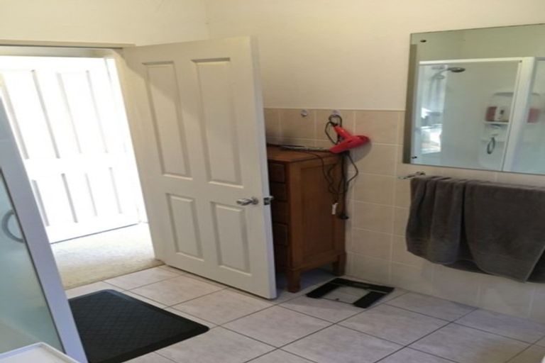 Photo of property in 8 Bruce Road, Glenfield, Auckland, 0629