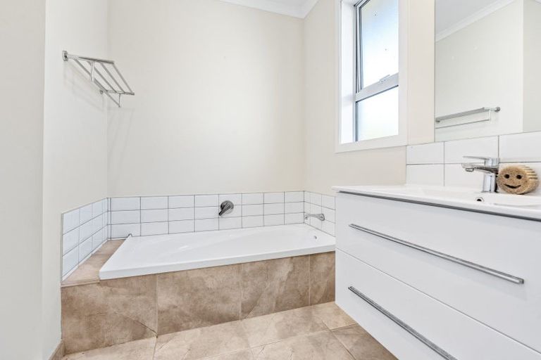 Photo of property in 37 Duckworth Street, Andersons Bay, Dunedin, 9013