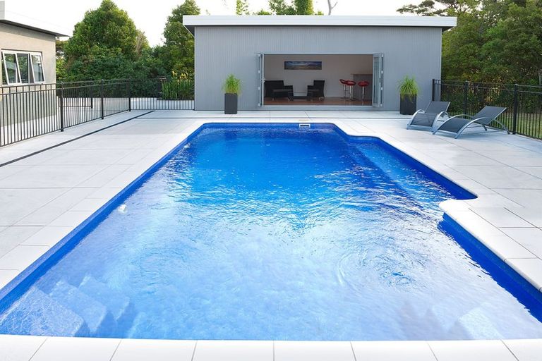 Photo of property in 201 Whangaparaoa Road, Red Beach, 0932