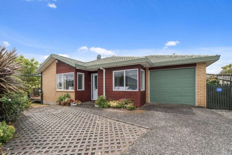 Photo of property in 10 Imelda Road, Te Atatu Peninsula, Auckland, 0610