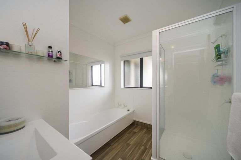 Photo of property in 5 Lancewood Lane, Roslyn, Palmerston North, 4414