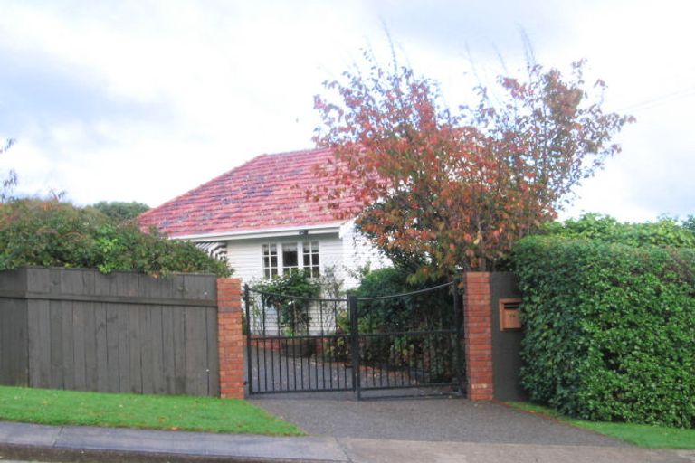 Photo of property in 74 Winara Avenue, Waikanae, 5036