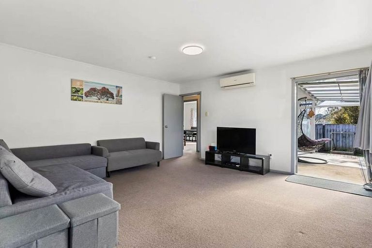 Photo of property in 3a Robertson Road, Ranui, Auckland, 0612