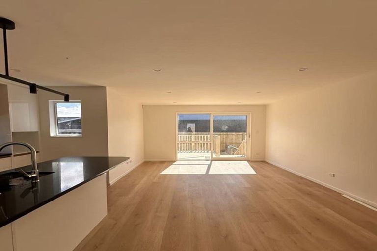 Photo of property in 20d Edwards Avenue, Henderson, Auckland, 0610